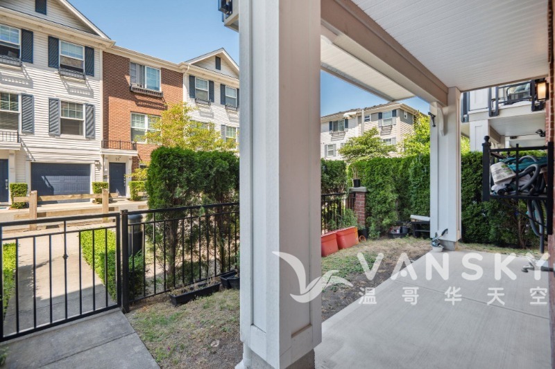 251127121853_22 foyer.jpeg